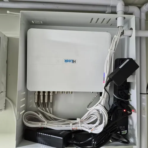 DVR e organização de cabeamento em caixa protegida