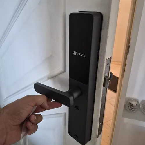 Fechadura digital instalada em residência